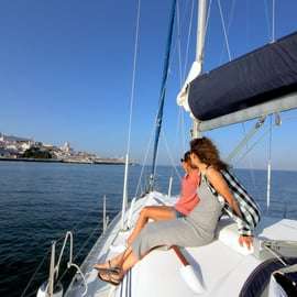 Vai in barca a vela - Tour di Lisbona in barca a vela con vino e spuntini