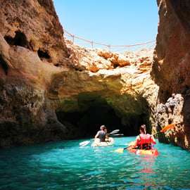Avventure in Algarve da Lisbona + Tour in barca nella grotta di Benagil!