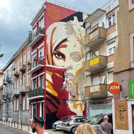 Lisbona: Tour a piedi dell'arte di strada Kickstart