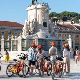 Lisbona: tour guidato in bici standard o e-bike con punti panoramici