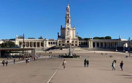 Da Lisbona: Tour di Fátima, Batalha, Nazaré e Obidos in van