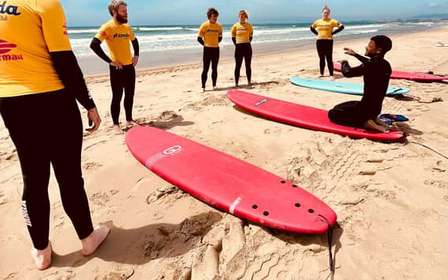 Lezione di surf esclusiva a Caparica