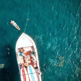 Sesimbra: tour in barca con SUP e snorkeling