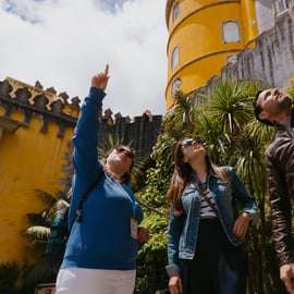 Da Lisbona: Tour guidato di Sintra, Regaleira e del Palazzo di Pena