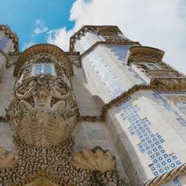 Da Lisbona: Tour guidato di Sintra, Regaleira e del Palazzo di Pena
