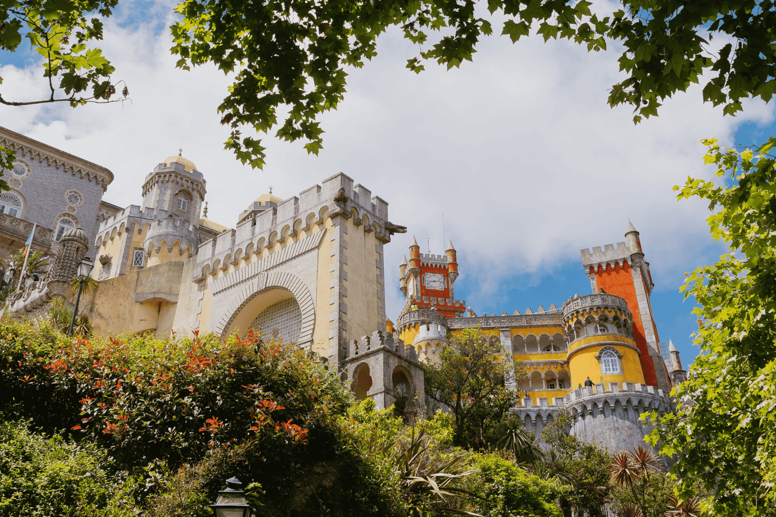 Da Lisbona: Tour guidato di Sintra, Regaleira e del Palazzo di Pena