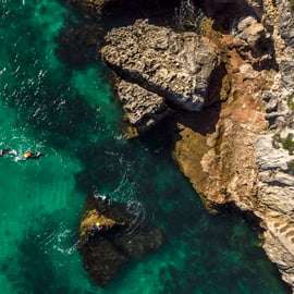 Arrábida: Setubal, Sesimbra Coasteering e tour in motoscafo