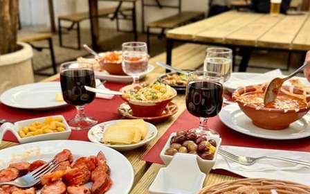 Passeggiata gastronomica a Lisbona: degustazioni per maggiorenni e vini locali