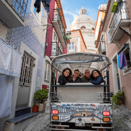 Lisbona: tour privato di mezza giornata con guida in tuk-tuk