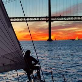 Lisbona: Tour privato in barca d'epoca - Naviga con stile