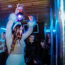 Lisbona: Crociera notturna con DJ e Open Bar