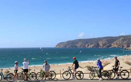 Da Lisbona: tour guidato in bici elettrica di un'intera giornata da Sintra a Cascais