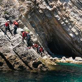 Lisbona: Avventura di coasteering nel Parco Naturale di Sesimbra/Arrábida