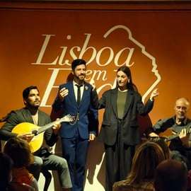 Lisbona: spettacolo serale intimo di musica fado dal vivo con vino Porto