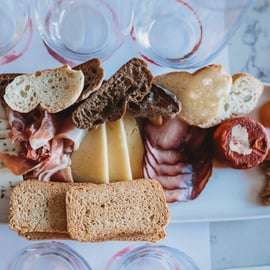 Lisbona: Degustazione di vino portoghese e formaggio con pranzo