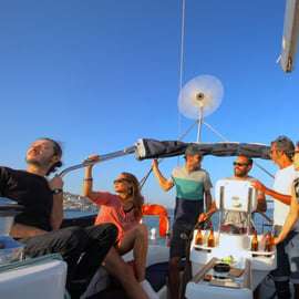 Vai in barca a vela - Tour di Lisbona in barca a vela con vino e spuntini