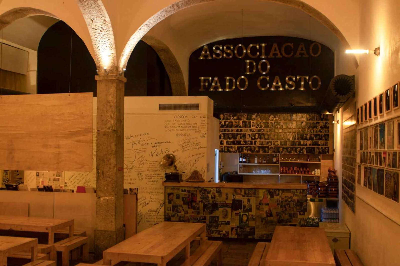 Lisbona: Serata Fado con cena al Fado Club