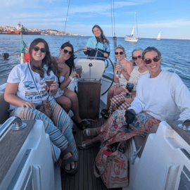 Lisbona: tour in barca al tramonto – Crociera nell'ora d'oro con drink di benvenuto