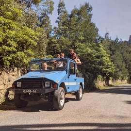 Sintra: Tour privato di mezza giornata in auto d'epoca o in jeep elettrica