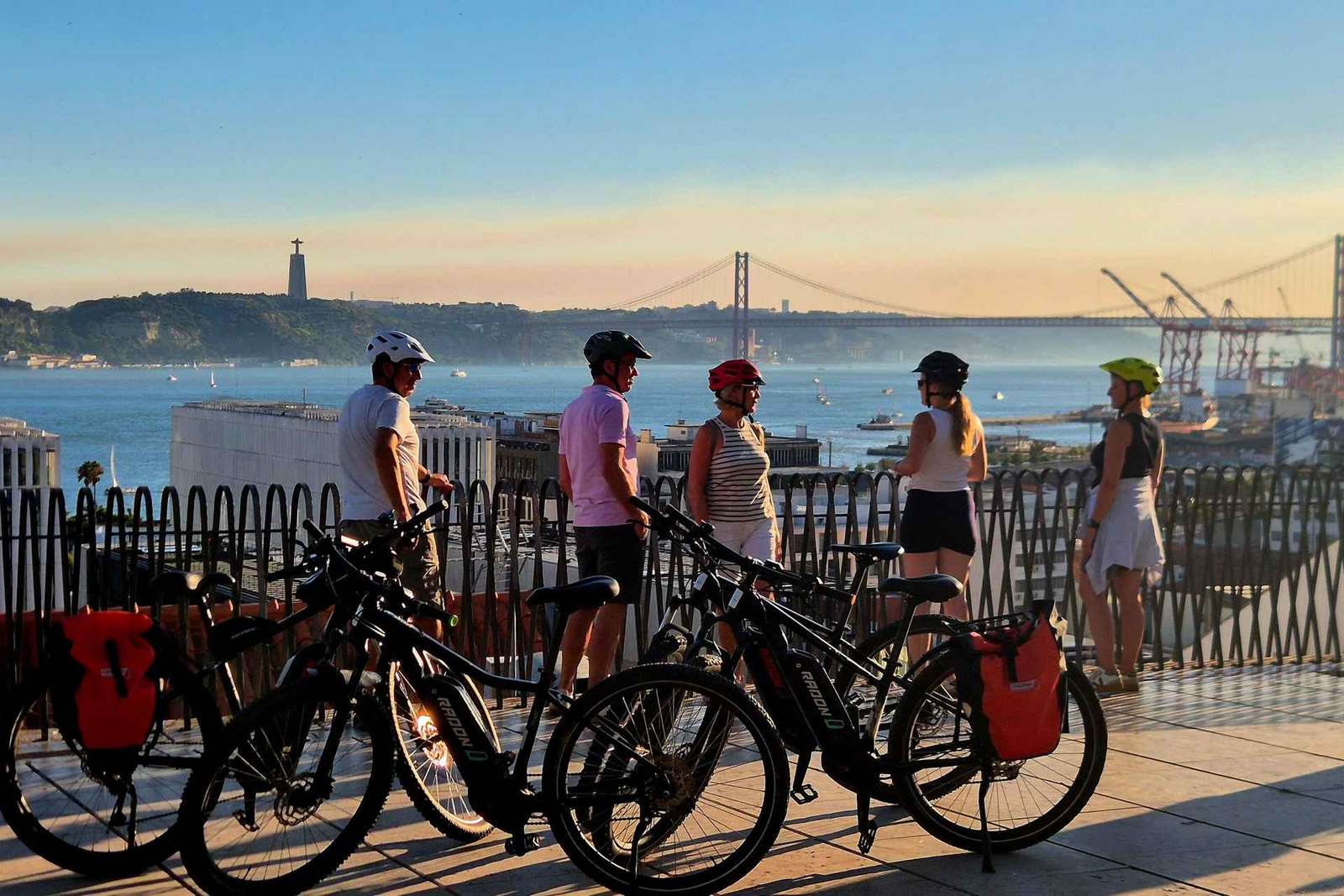Lisbona: tour guidato in e-bike con punti panoramici sui 7 colli