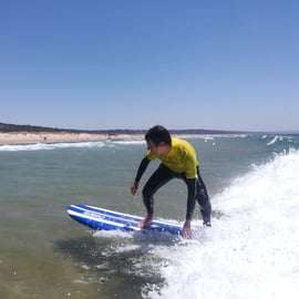 Lisbona: Lezione di surf sulla spiaggia di Costa de Caparica
