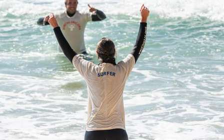 Ericeira: lezione di surf di gruppo con istruttori locali