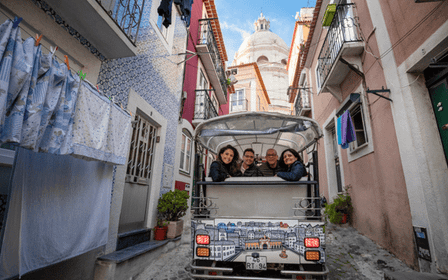 Lisbona: tour privato di mezza giornata con guida in tuk-tuk