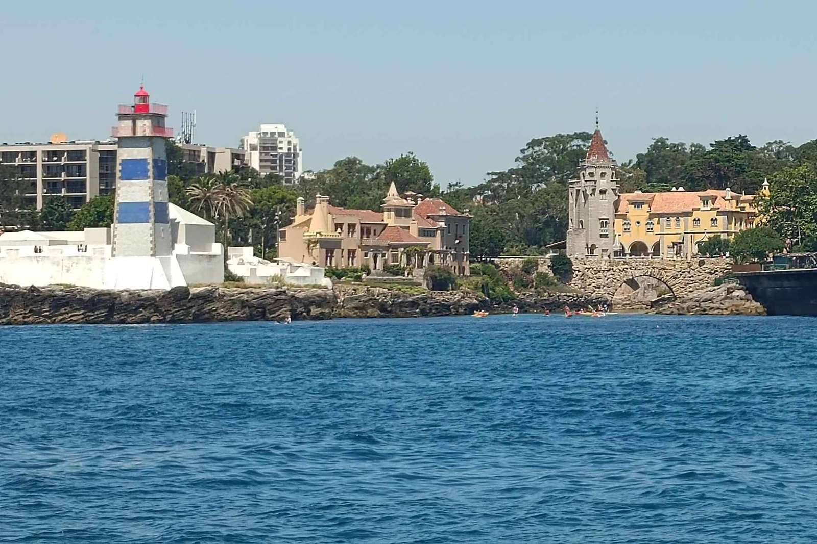 I segreti della costa di Cascais: crociera di 90 minuti con bevande gratuite