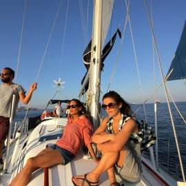 Vai in barca a vela - Tour di Lisbona in barca a vela con vino e spuntini