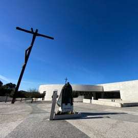 Da Lisbona: Tour di Fátima, Batalha, Nazaré e Obidos in van