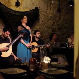 Lisbona: Spettacolo di fado e cena portoghese