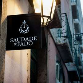 Lisbona: Spettacolo di Fado con vino Quinta do Gradil a Baixa-Chiado