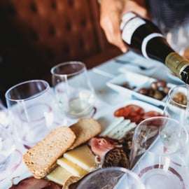 Lisbona: Degustazione di vino portoghese e formaggio con pranzo
