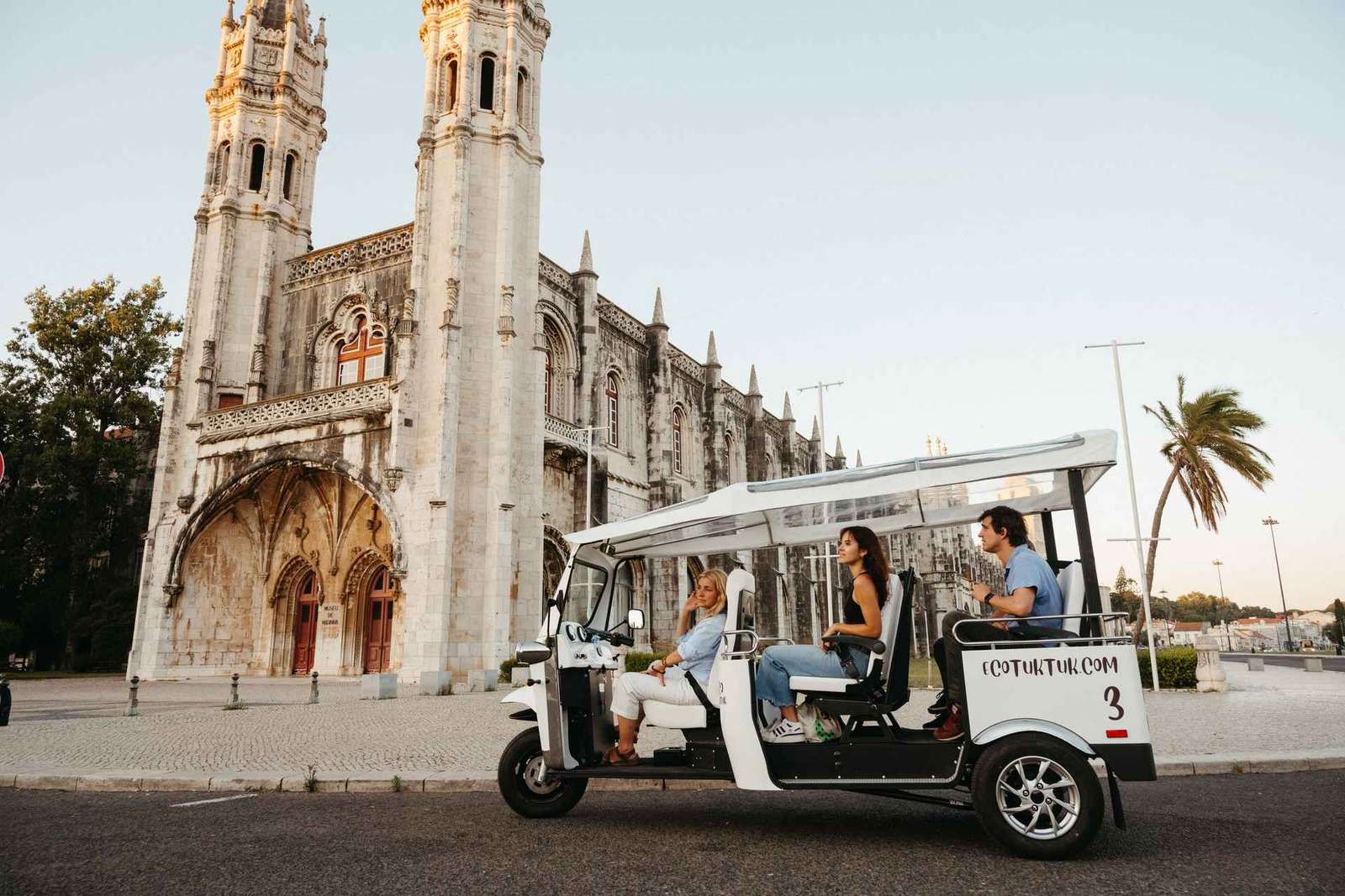 Lisbona: Tour privato della città con Eco Tuk Tuk
