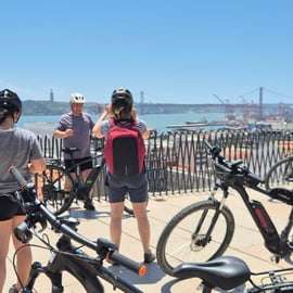 Lisbona: tour guidato in e-bike con punti panoramici sui 7 colli