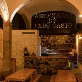 Lisbona: Serata Fado con cena al Fado Club