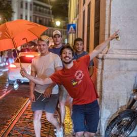 Lisbona: Pub Crawl con Open Bar e ingresso al Club VIP