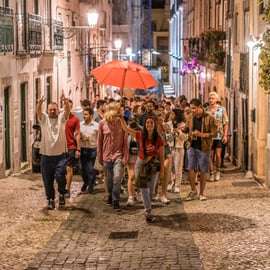 Lisbona: Pub Crawl con Open Bar e ingresso al Club VIP