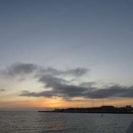 Cascais: Gita in barca al tramonto con drink di benvenuto