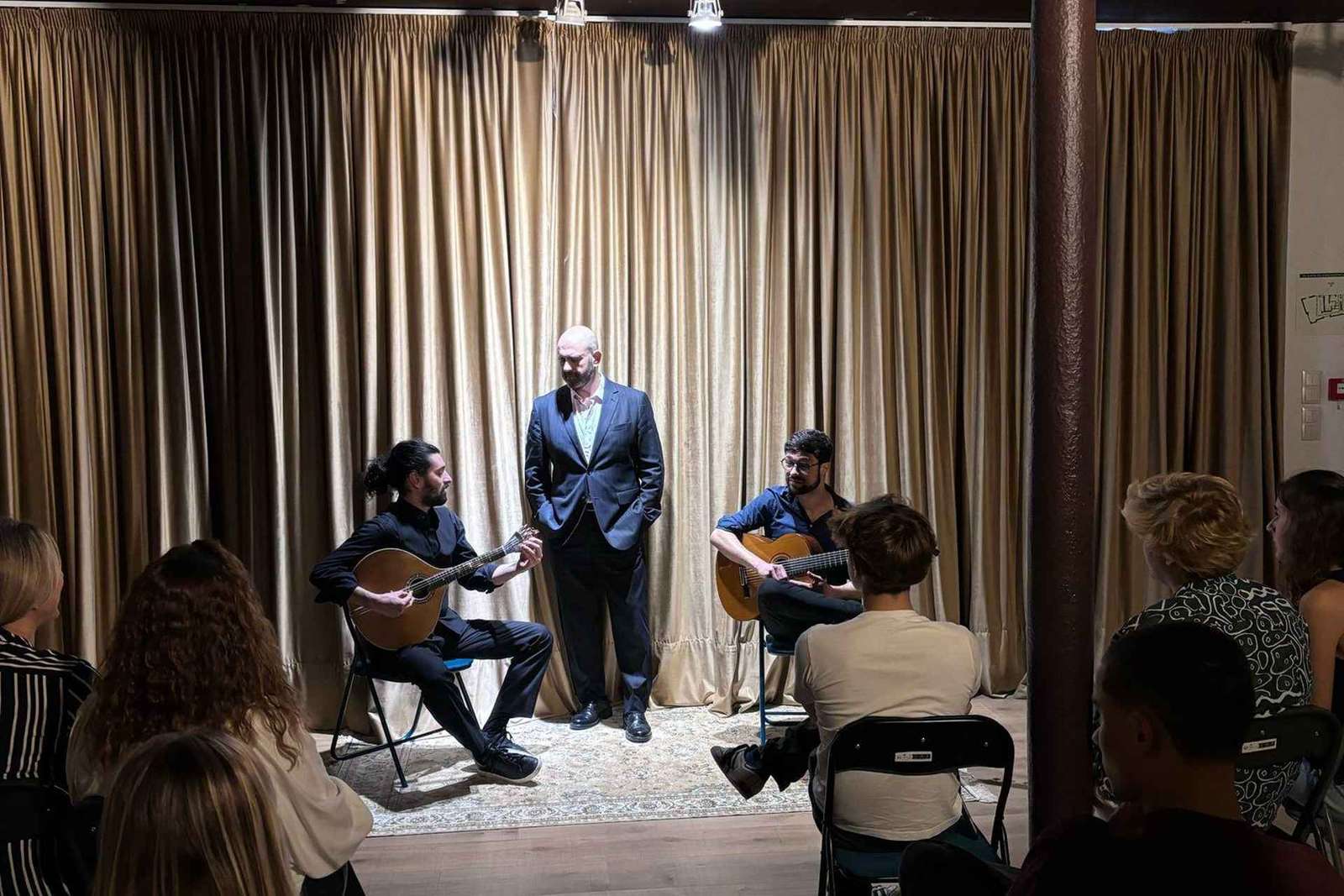 Lisbona: spettacolo di fado dal vivo nella storica Alfama con vino Porto