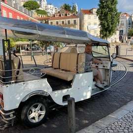 Lisbona: tour in tuk-tuk di 2 ore con pick-up gratuito