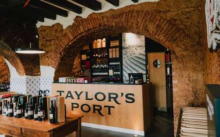Lisbona: Degustazione di vino Porto presso il Taylor's Shop and Tasting Room