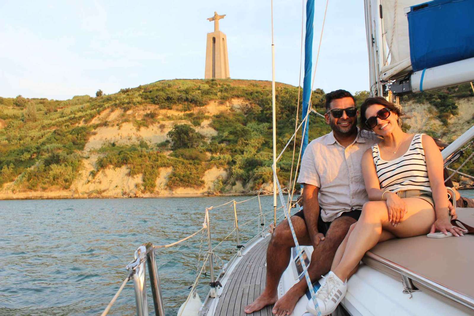 Lisbona: tour in barca al tramonto – Crociera nell'ora d'oro con drink di benvenuto