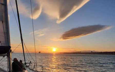 Lisbona: Crociera in barca diurna, pomeridiana o al tramonto con vino