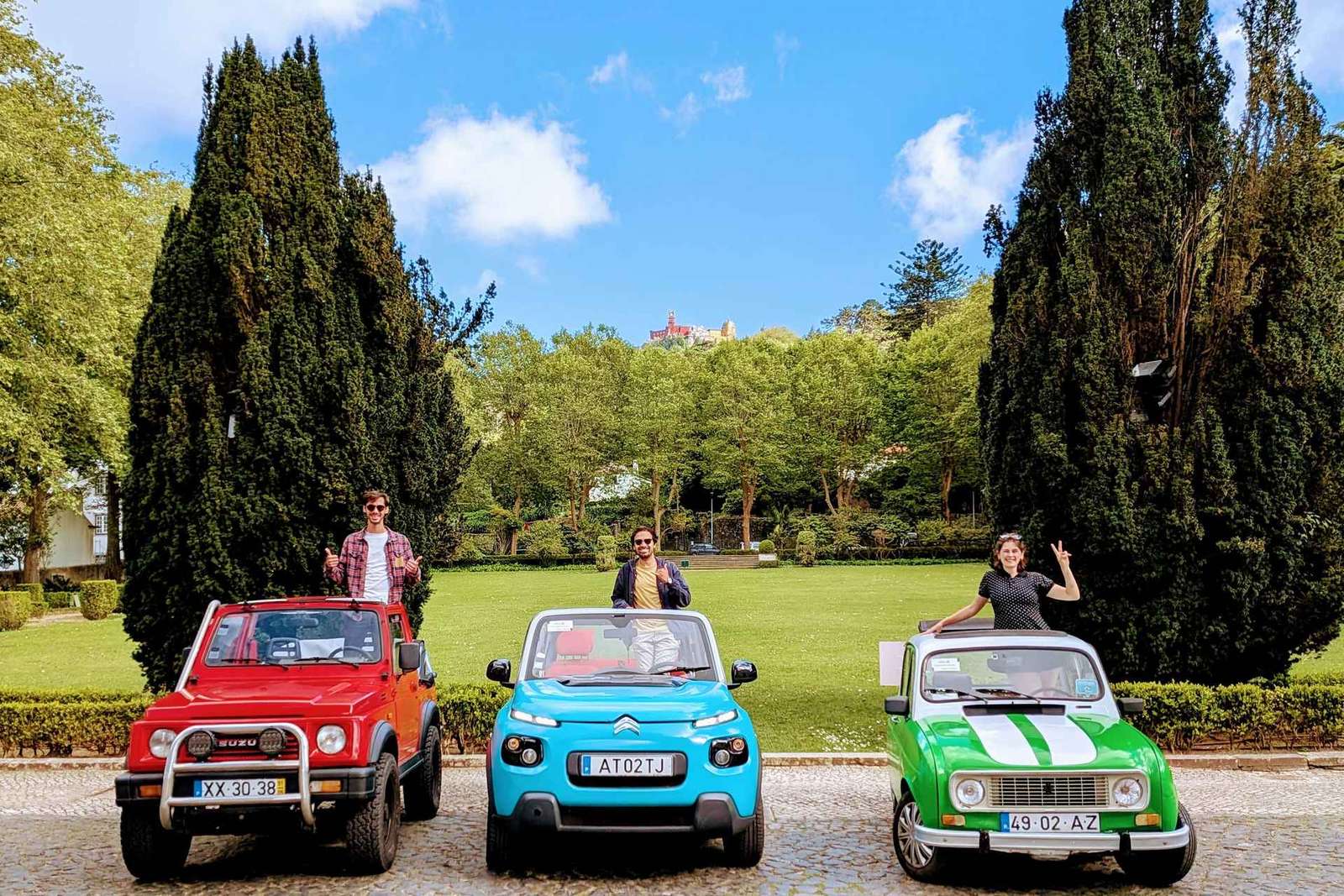 Sintra: Tour privato di mezza giornata in auto d'epoca o in jeep elettrica