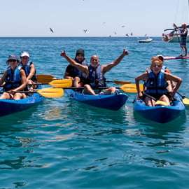 Sesimbra: tour guidato in kayak del parco naturale di Arrabida e delle grotte