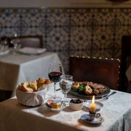 Lisbona: Spettacolo di fado e cena portoghese
