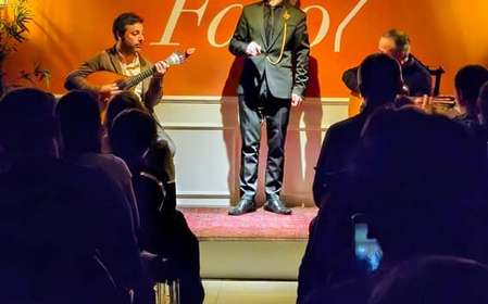 Lisbona: spettacolo serale intimo di musica fado dal vivo con vino Porto