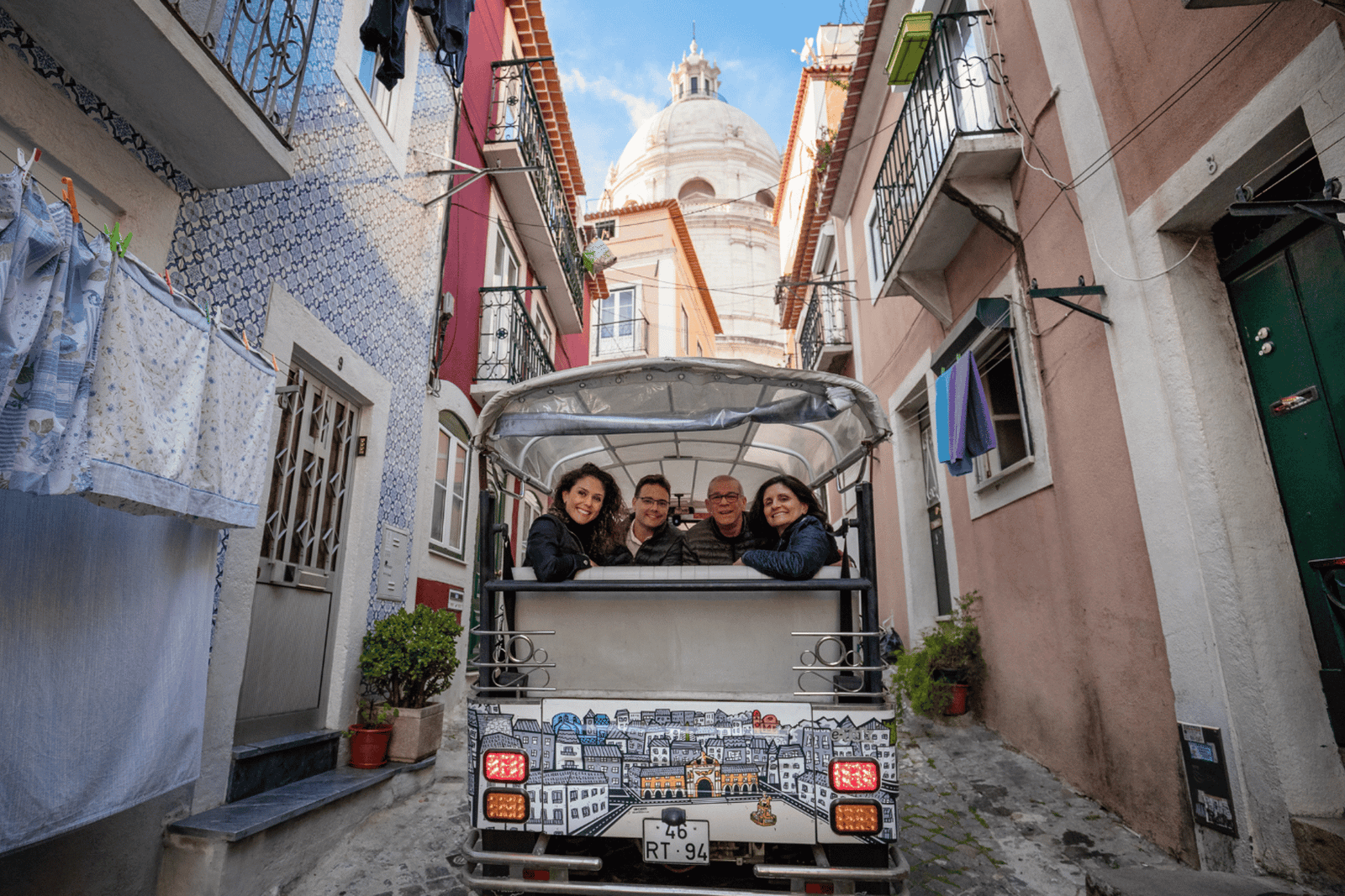 Lisbona: tour privato di mezza giornata con guida in tuk-tuk