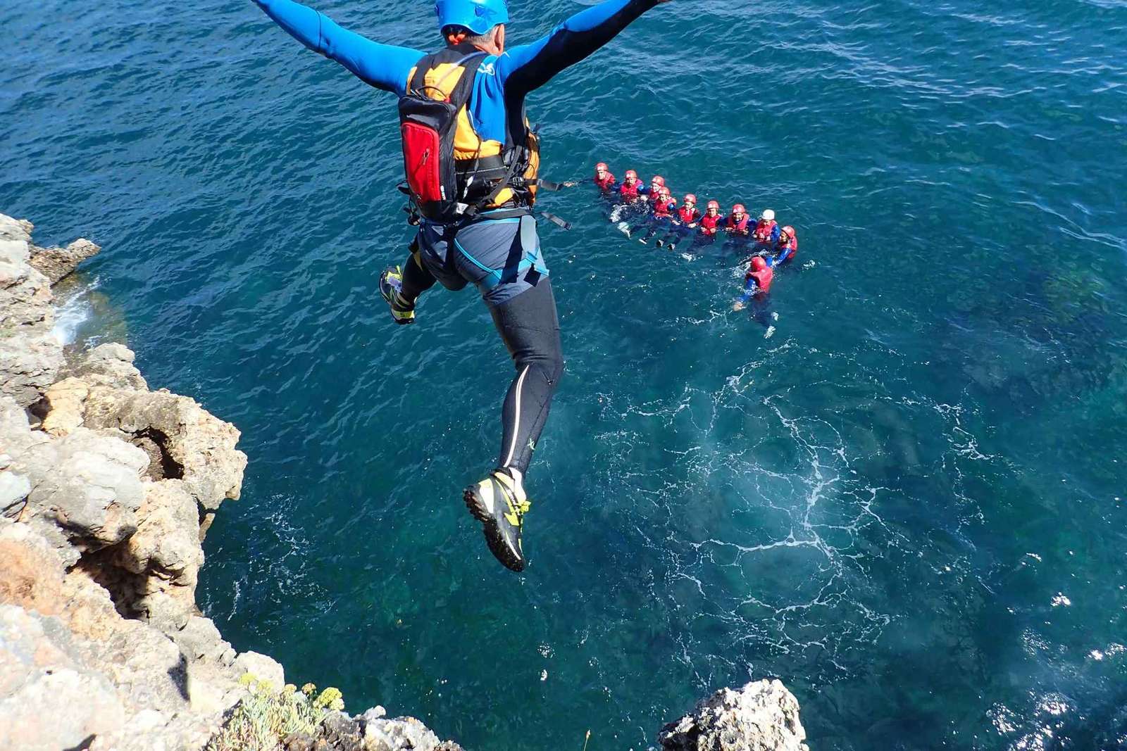 Arrábida: Setubal, Sesimbra Coasteering e tour in motoscafo
